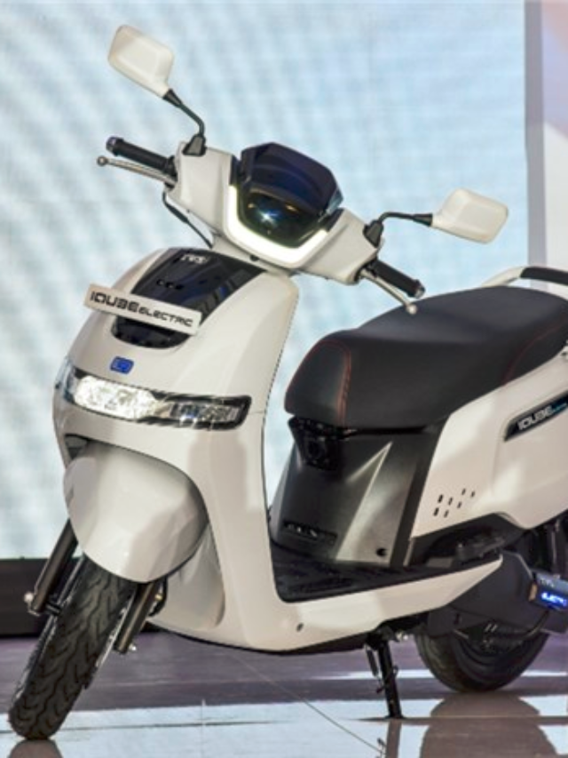 TVS iQube Electric Scooter दीवाली के चलते अब घर लाये, जाने कीमत!